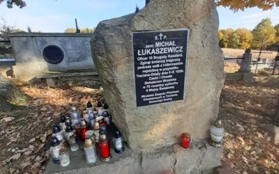 Przedszkolaki odwiedzają cmentarz